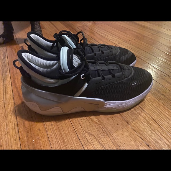 Nike men’s basketball shoes - Picture 3 of 5